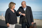 Nachdem der Mordfall aufgeklärt ist, können Anna (Rita Russek) und Wilsberg (Leonard Lansink) vielleicht ja doch noch ein paar erholsame Tage auf der Insel verbringen.