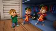 Theodore (l.) kann seinen Augen kaum trauen: Vor ihm steht sein Bruder Alvin - und sein Doppelgänger (r.)!