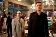 Dean Pelton (Jim Rash, l.); Jeff Winger (Joel McHale, r.)