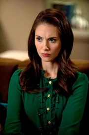 Zur Weihnachtsfeier hat Annie (Alison Brie) einen ungebetenen Gast eingeladen. Die tolle Stimmung scheint zu kippen ...