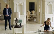 Horatio (David Caruso) macht sich Sorgen um seine Ex-Frau Julia (Elizabeth Berkley), der wichtige Medikamente gestohlen wurden, wodurch erneut ihre bipolaren Störungen hervortreten.