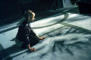 Buffy (Sarah Michelle Gellar) hatte in der Nacht eine Begegnung mit Angel.