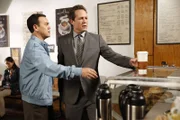 Charles Boyle (Joe Lo Truglio, l.); Detective "Der Geier" Pembroke (Dean Winters, r.)