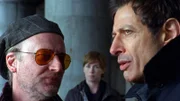 Ein junger, aufstrebender Musiker wurde ermordet. Detective Wheeler (Julianne Nicholson) und Detective Nichols (Jeff Goldblum, r.) verhören Philip (Daniel Gerroll), den ehemaligen Vermieter des Toten. Wie sich herausstellt, hat er eine gescheiterte Musikkarriere hinter sich.