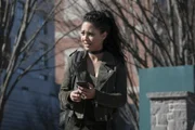 Während Riley (Tristin Mays) und ihr Team eine Whistleblowerin in Amsterdam obervieren, gerät die Situation plötzlich völlig außer Kontrolle und sie werden selbst zu den Gejagten ...