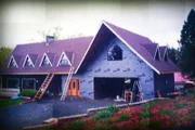 Während Umbau- und Sanierungsmaßnahmen brennt im US-Bundesstaat Oregon ein Landhaus bis auf die Grundmauern ab.