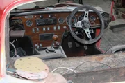 Treffen Sie Auto-Enthusiasten und TV-Moderator Tim Shaw und Meistermechaniker Fuzz Townshend, wie sie sich zusammenschließen, um rostige klassische Fahrzeuge aus ihren Garagengefängnissen zu retten