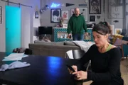 Tobias (Patrick Müller) kommt Jessicas (Katharina Hadem) Intrige beinahe auf die Schliche.