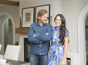 Versuchen sich an einem renovierungsbedürftigen Haus mit einer Rundumerneuerung im Shabby-Chic-Stil: Chip (l.) und Joanna (r.) ...
