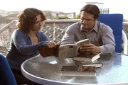Steven (Barry Van Dyke, r.) besucht eine vermutliche Zeugin.