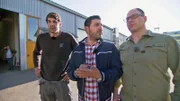 Im Lager der Discothek Top 10 hat sich über die Jahre einiges angestaut, was nun verkauft werden soll. Die Hälfte des Erlöses soll der Caritas gespendet werden. v.l.: Holger, Sükrü, Tom