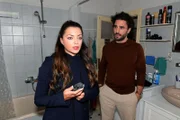 Emily (Anne Menden) wird von Tobias (Jan Kittmann) erwischt, als sie sich von Ihren Gefühlen mitreißen lässt.