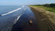 Pipo holt den Sand mit den Ochsenkarren vom nahe gelegenen Strand.