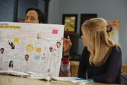 Als Abed (Danny Pudi, l.) die Vergangenheit aller Mitglieder zusammensetzt, glaubt er zu wissen, dass ihre Leben schon seit Jahren miteinander verknüpft sind. Britta (Gillian Jacobs, r.) ist skeptisch ...