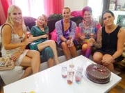 V.l.: Lara, Sophie, Daniela, Meret und Kandidatin Theresa
