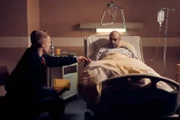 Nowak (Özgür Karadeniz, r.) erhält plötzlich neue Informationen, die alles in einem anderen Licht erscheinen lassen. Er entlässt sich selbst aus dem Krankenhaus, um Alex zu suchen und ihr zu helfen.