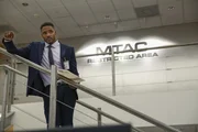 Ermittelt gemeinsam mit dem NCIS-Team: MI6 Officer Clayton Reeves (Duane Henry) ... Ermittelt gemeinsam mit dem NCIS-Team: MI6 Officer Clayton Reeves (Duane Henry) ...