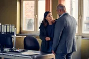 Als Kommissariatsleiter ist Paul Nowak (Özgür Karadeniz) nicht nur Alex‘ (Aylin Tezel) Chef, sondern auch ein väterlicher Freund, den sie seit Kindheitstagen kennt. Daher macht er sich schwere Vorwürfe, sie während ihrer Entführung nicht aufgespürt zu haben. Umso schwieriger kann er sich eingestehen, dass Alex seit ihrer Rückkehr in den Dienst nicht mehr dieselbe ist.