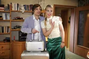 Bruno stellt den Plenskes Kim als die Frau an seiner Seite vor.