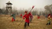 Zhu Yuanzhang war Bauer, ein einfacher Mann in der Stadt Nanjing mit außergewöhnlichem Tatendrang. Seine Leute nennen sich die roten Turbane. Sie sind Bauern, aus denen Rebellen wurden, die die Mongolen endlich aus China vertreiben sollen.