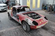 Treffen Sie Auto-Enthusiasten und TV-Moderator Tim Shaw und Meistermechaniker Fuzz Townshend, wie sie sich zusammenschließen, um rostige klassische Fahrzeuge aus ihren Garagengefängnissen zu retten.
