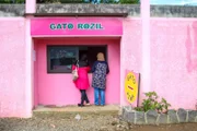 Das leuchtend rosa Gebäude, in dem „Gato Rozil“ untergebracht ist, ist neu, aber das Rezept für Gato Pima ist Generationen alt.