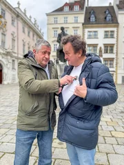 Hanno Settele (r.) trifft auf Radiodoktor Ronny Tekal, um herauszufinden, warum wir alt werden.