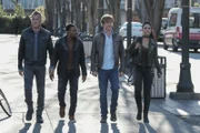Als Jack (George Eads), Bozer (Justin Hires), MacGyver (Lucas Till) und Riley (Tristin Mays, v.l.n.r.) bei einer Mission in Amsterdam für einen Terroranschlags verantwortlich gemacht werden, ist die Phoenix-Stiftung gezwungen ist, sie zu verleugnen. Wie können Mac und Co der holländischen Justiz entkommen?