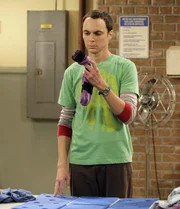 Penny vertraut Sheldon (Jim Parsons) ein Geheimnis an. Der kommt jedoch nicht damit klar und seine nervösen Ticks schlagen erneut durch ... Penny vertraut Sheldon (Jim Parsons) ein Geheimnis an. Der kommt jedoch nicht damit klar und seine nervösen Ticks schlagen erneut durch ...