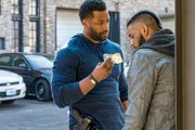 Kevin Atwater (LaRoyce Hawkins, l.)