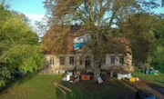 Vor dem Sanieren steht das Entrümpeln im Gutshaus Hof Sülten. Eine junge Familie will es zu ihrem Traumschloss machen.