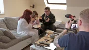 Großer Tag für Pascal, Selina und Petra: Sie drehen mit Profis das Musikvideo zum "Tostebrot"-Song.