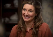 Zoe Perry (Mary Cooper).