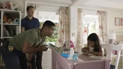 Steve McGarrett (Alex O'Loughlin, l.); Junior Reigns (Beulah Koale, r.)