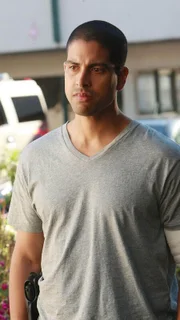 Der CSI'ler Eric Delko (Adam Rodriguez) fühlt sich verfolgt und zieht vorübergehend in ein Motel. Prompt wird in diesem Motel ein Anschlag auf ihn verübt, den er glücklicherweise überlebt. Doch wer trachtet ihm nach dem Leben?