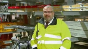 Der alleinerziehende Vater Alexander möchte ein Vorbild für seinen Sohn sein und geht gerne zur Arbeit.