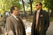 (l-r) David Vadim als Det. Saunders, Paul Calderon als Det. Burdette