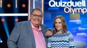 Die Kandidat:innen des Teams "Bingo": Michael Thürnau (Moderator, l.) und Jule Gölsdorf (Moderatorin, r.).