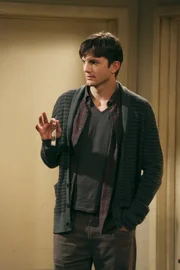 Wird von Larry verdächtigt, eine Affäre mit Lyndsey zu haben: Walden (Ashton Kutcher) ...