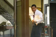 Raymond Cruz (Det. Julio Sanchez).