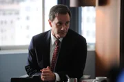 Peter Burke (Tim DeKay)