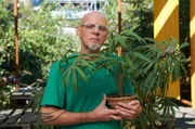 Dass Hanf nicht per se in der Riege der Rauschmittel landen sollte, sondern durchaus auch als vielfältiges Naturprodukt angesehen werden kann, zeigt Thomas D bei Wissen vor acht - Natur.