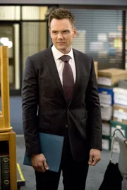 Zurück am Greendale, aber nicht um das College zu retten, sondern, um einem ehemaligen Anwaltskollegen bei seinem aktuellen Fall zu helfen: Jeff (Joel McHale) ...