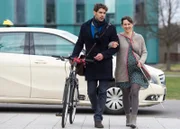 Niklas Patientin Katharina Wörner kommt für einen Termin ins Klinikum. Dr. Niklas Ahrend (Roy Peter Link) und Katharina Woerner (Kathrin von Steinburg).