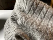 Ein Pullover besteht zu erstaunlichen 90 Prozent aus Luft und nur zu 10 Prozent aus Stoff. Warum hält uns ein Pulli warm?