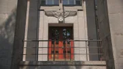 Aus dem Hakenkreuz wurde eine Hausnummer: das Finanzamt Berlin-Charlottenburg ist in einem Bau der Nazi-Zeit untergebracht.