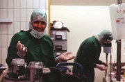 Willi Weitzel unterwegs mit dem Tierarzt in der Tierklinik.