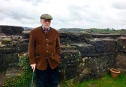 Udo Freiherr von Gemmingen-Hornberg, Eigentümer der Burg Maienfels, im Garten der Burg.