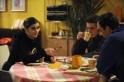 Nina versucht Mike zu überzeugen, sie als neue Azubine einzustellen. Von links: Nina Kreutzer (Andrea Schmitt), Florian Brunner (Tommy Schwimmer) und Mike Preissinger (Harry Blank).