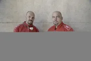Die Höhlenforscher Mario Cristiano und Mauro Palumbo bei der Erkundung des antiken Fußbodenheizungssystems unter dem Badehaus von Pompeji.